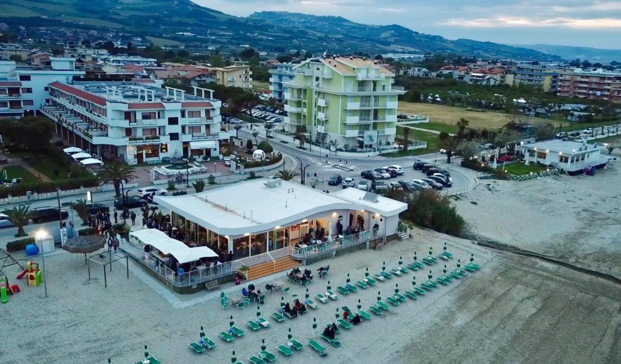 Le Rose Beach & Suites Appartamenti Fronte Mare A Villarosa Martinsicuro Esterno foto