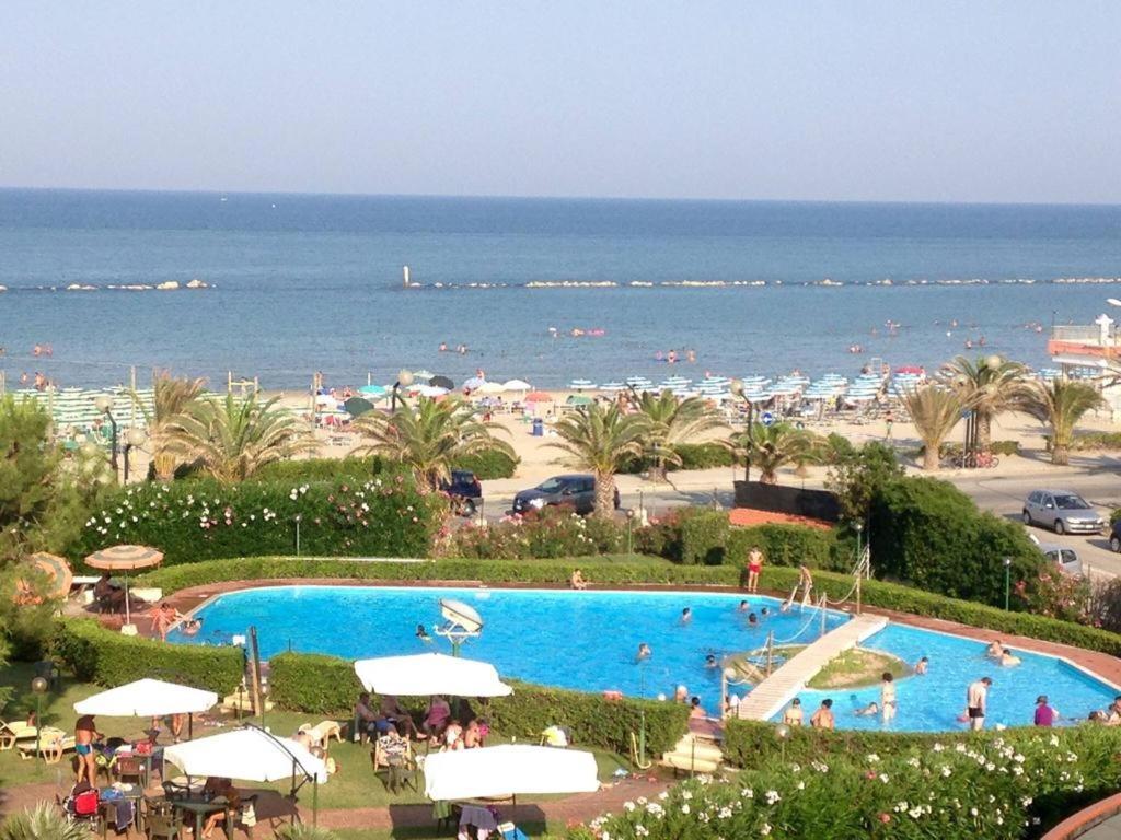 Le Rose Beach & Suites Appartamenti Fronte Mare A Villarosa Martinsicuro Esterno foto